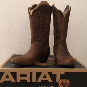 Ariat cowboy boots, size 6B